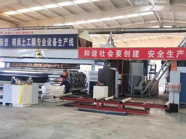 两布一膜复合土工膜(两布一膜，建筑工程必备)